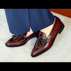 Everlane black loafer with tassels